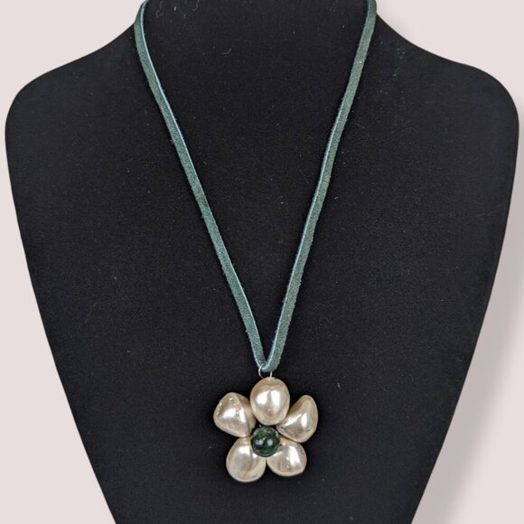 (2/$20) V. Faux Pearl Floral Pendant Necklace - Picture 2 of 6